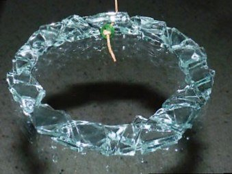 Glass ring made from float glass remainders. Photo: Wolfgang Schmölders