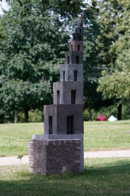 Jo Kley, Irrturm (soll noch größer werden), 2022, Various Granites, Height: 300 cm