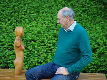 Christian Friederichs and his sculpture „Mein Atem voller Frühlingsluft“ (“Deep Breath of Spring Air”)