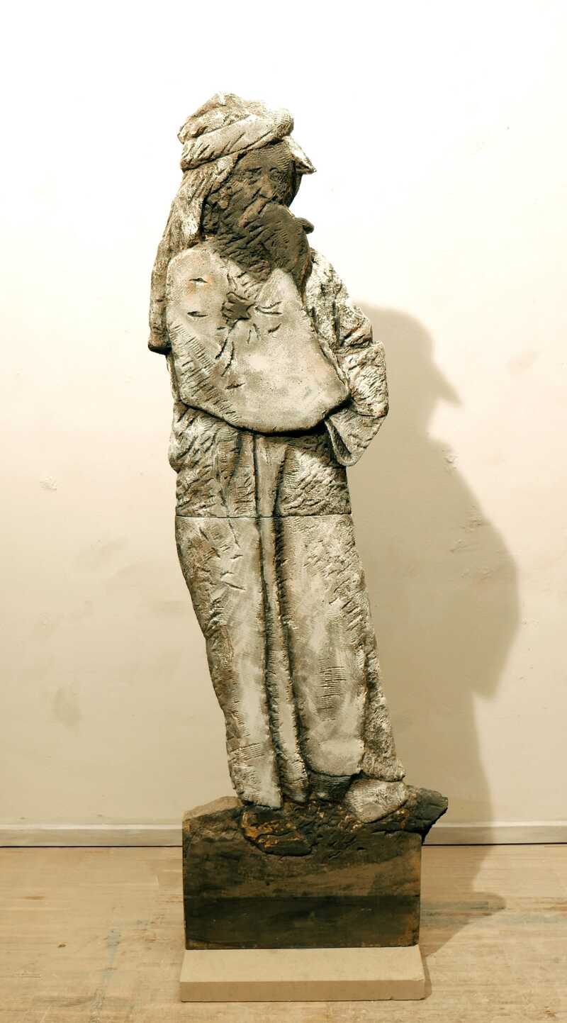 Hassan, Thüster Kalkstein, Schwarz-Weiß-Belichtung, Tusche, Acryl,Blattgold, 141 x 46 x 6 cm.jpg