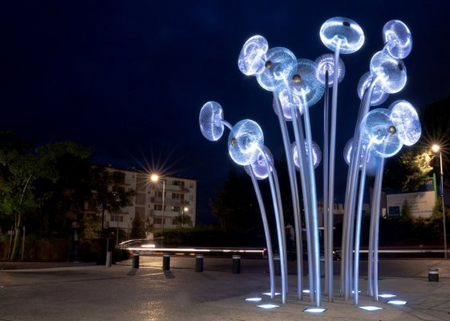 24 December: Mirek Struzik, "Bubble Forest", 2019, acid resistant stainless steel, 454 x 454 x 570 cm