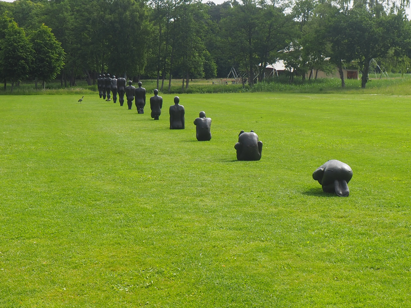 Anthony Gormley auf Voorlinden Wiese.JPG