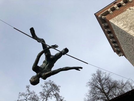 Jerzy Kedziora, Athlete II - Over the Bar, 2018, balancing sculpture, the own technique, refined epoxy resins, 250 x 170 x 110 cm. Courtesy of the Art&Balance Foundation