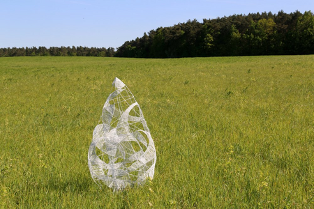 Bettina Lüdicke, DROP (2015), Kupfer, pulverbeschichtet, 120 x 65 x 65 cm