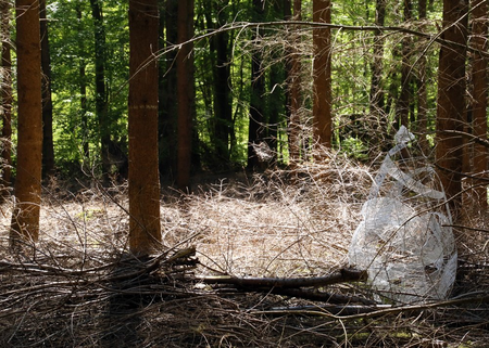 Bettina Lüdicke, DROP (2015), Kupfer, pulverbeschichtet, 120 x 65 x 65 cm