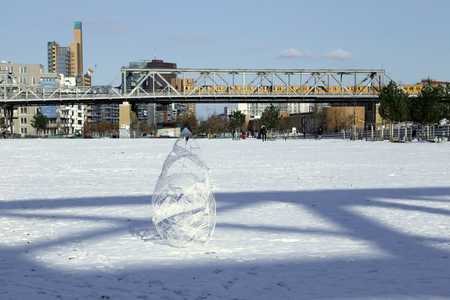 Bettina Lüdicke, DROP (2015), Kupfer, pulverbeschichtet, 120 x 65 x 65 cm