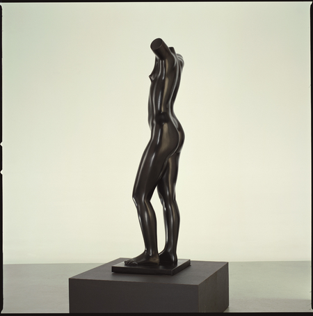 Eja Siepman van den Berg Staande (armen omhoog), bronze, 145 cm