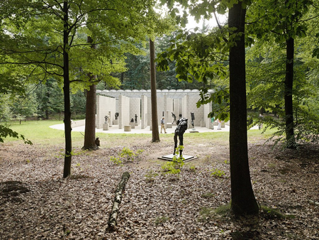 Sculpture garden with Aldo van Eyck pavilion. Photo: Walter Herfst. Copyright: Kröller-Müller Museum