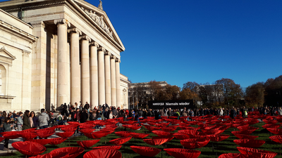 Never again Eröffnungsveranstaltung am 11.11. Bild Ingrid Gardill 3.jpg