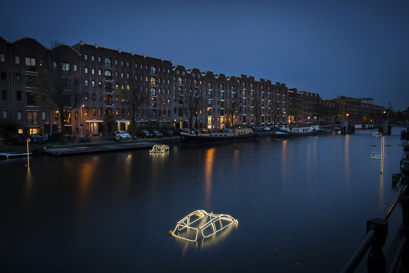 Surface Tension by Tom Biddulph _ Barbara Ryan - Amsterdam Light Festival 2019 - Photo Copyright Janus van den Eijnden (2).jpg