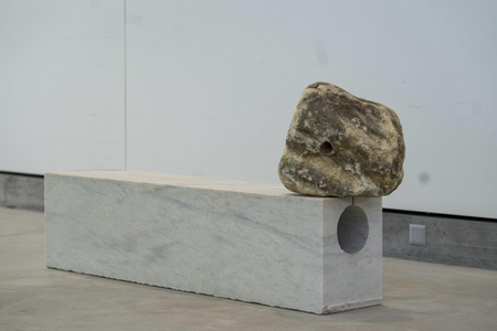 There is something poetic about the right way to solve a problem II, 2021, Peccia-Marmor und Findlinge