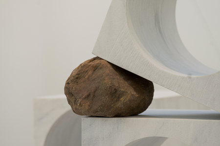 There is something poetic about the right way to solve a problem, 2021, Peccia-Marmor und Findlinge