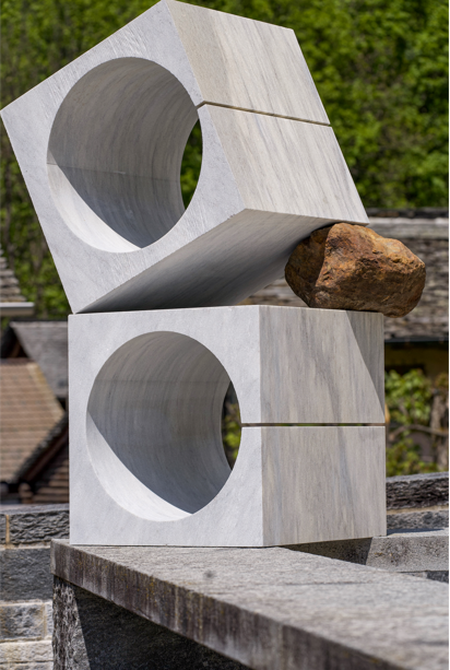 There is something poetic about the right way to solve a problem II, 2021, Peccia-Marmor und Findlinge