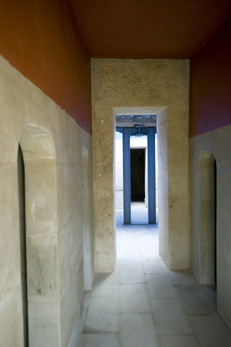 Rufino Mesa, Interior of GlÃ­ptica (2006), Stone and iron