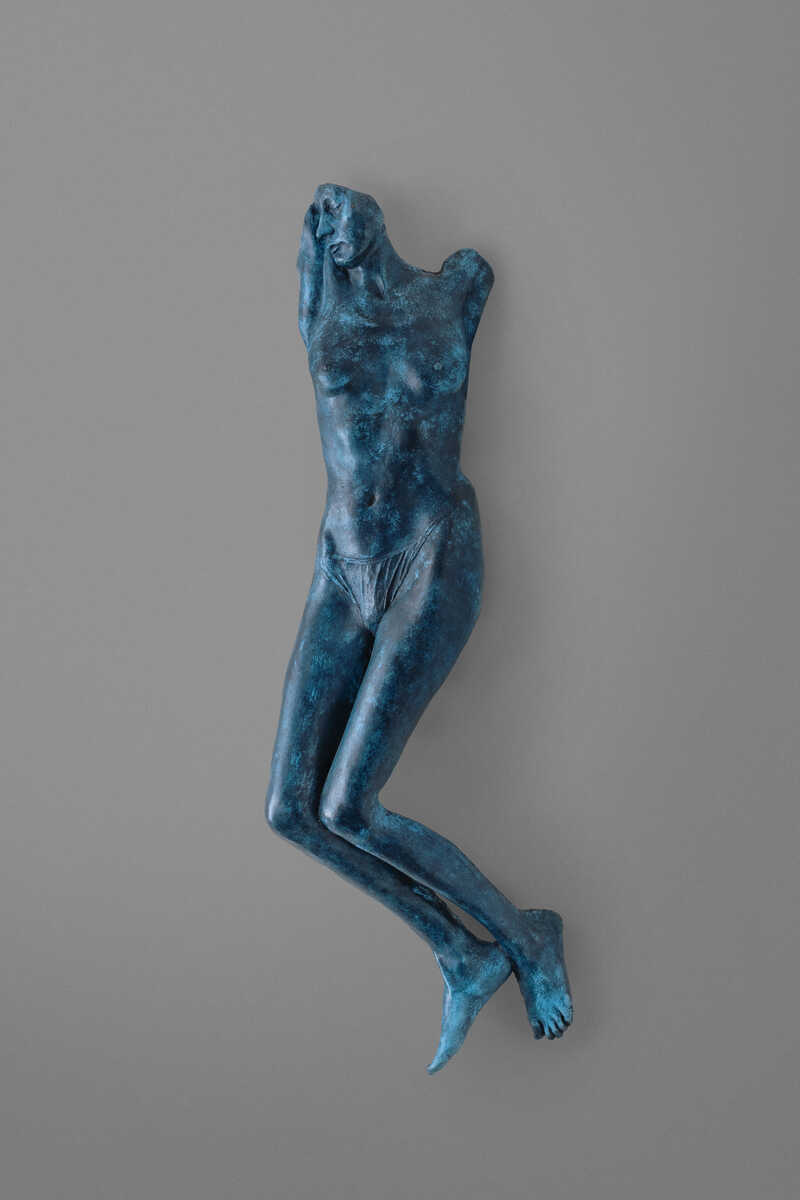 Figura blu, La crocifizione, 2000. Bronzo, 165x60x20cm .jpg