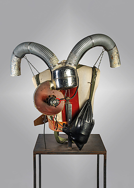 Panamarenko, Rugzakvlucht 4KW, 71 x 73 x 52 cm, 1984<br />mixed media. Collection Stad Antwerpen, long term loan M HKA