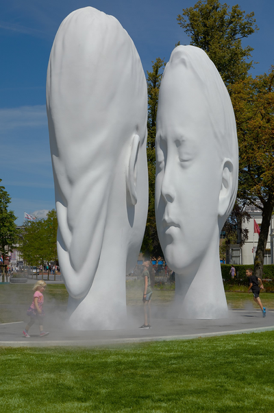 Jaume Plensa ES, Love, 2018. Mist fountain