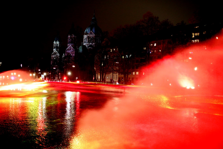 Jan Kuck, Burning River, light installation, Munich, 2020