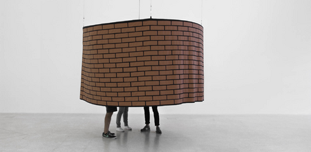 Judith Hopf, Flying Cinema Brickstone Tent, 2016, Ausstellungsansicht UP, Museion Bozen, 2016 © Judith Hopf / Museion Bozen