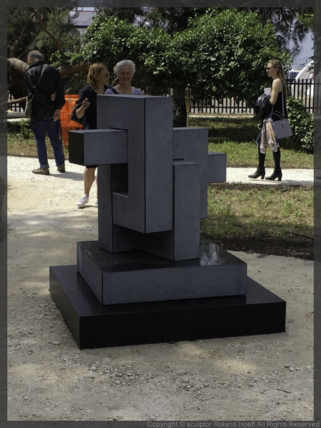 Belgien 2015<br /><br />Internationales Monumental Skulptur Symposium Soignies/Mons<br /><br />Europäische Kulturhauptstadt 2015<br /><br />” SPACE KNOT ”