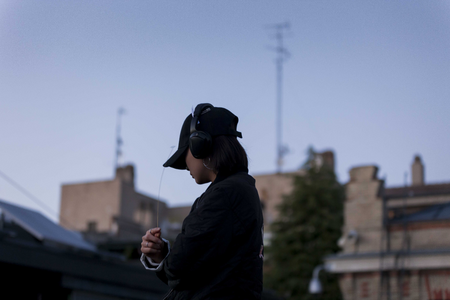Joana Escoval, Living Metals with Robin Watkins Transmissions from the Etherspace, Performance at La Casa Encendida, Madrid, 2017.
