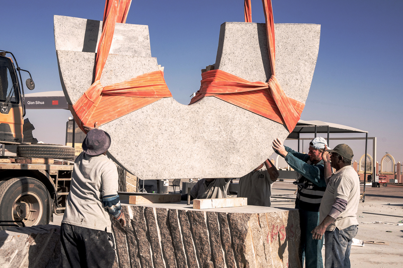 Sasho Sazdovski working on 'Synergy Equilibrium' at Tuwaiq Sculpture 2023, Courtsey Riyadh Art