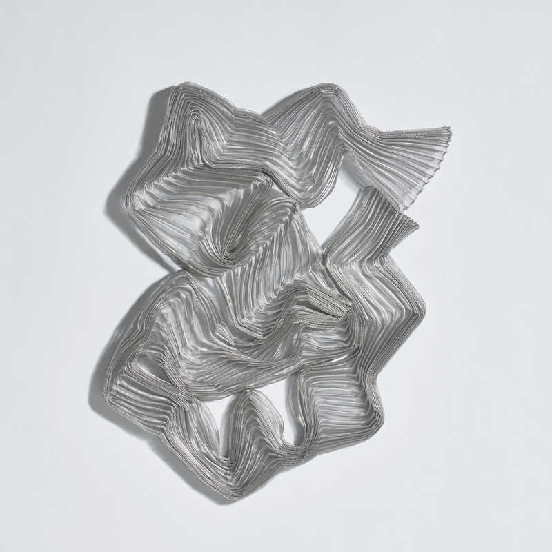 É – Panta rei Au 25, 2022, stainless steel metal mesh, 75 X 62 X 4 cm