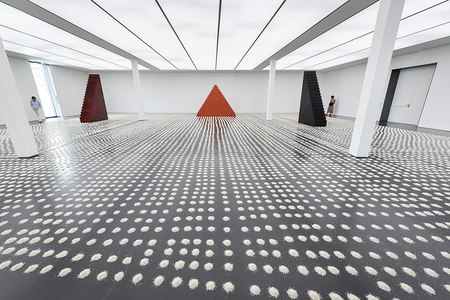 Wolfgang Laib, Reisfeld, 2023, Installationsansicht: Kunstmuseum Stuttgart, 2023, Wolfgang Laib / Foto: Gerald Ulmann, Stuttgart