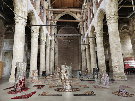 Bianca Runge, Labyrinth of Memories, 2024 Installation Grote Kerk Veere NL, tree trunks, textile, beads, carpets