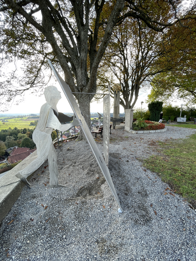 Seitenansicht Silhouette Mahnmal NS Terror in Bodnegg