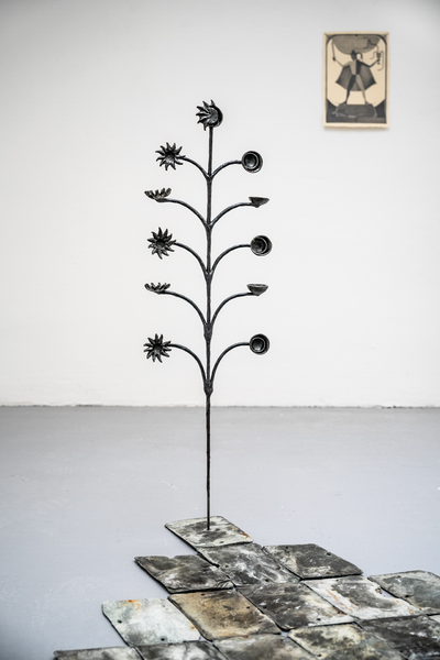 Jindřiška Jabůrková, Rise from the Breath, 2023. wax and wire construction, approx. 1m high