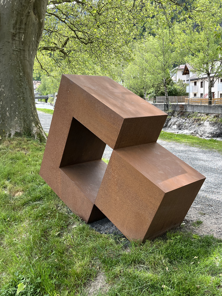 Stephan Siebers, Isolated Cube, 2018