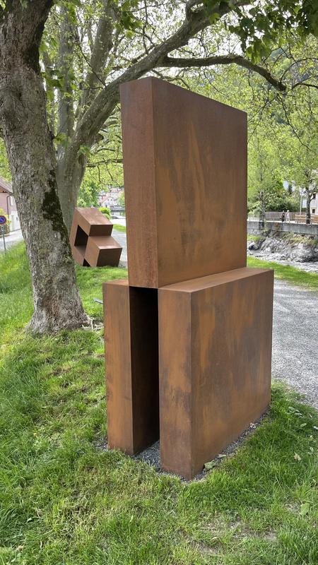 Stephan Siebers, Cube in Three Pieces, 2011