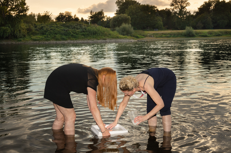 Fides Linien and Heike Berl during a Workshop Papermaking in the River Elbe DE