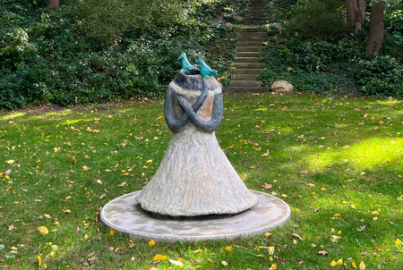 Leiko Ikemura: Figure with three Birds, 2021<br />© VG Bild-Kunst, Bonn 2024