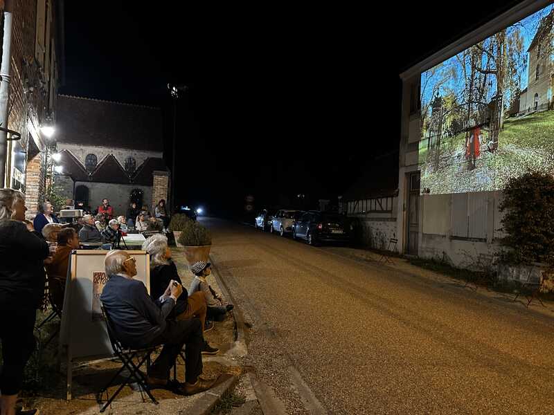 Filmprojektion La vie C'est beau!_in Marnay_sur_Seine,F_6.10.24