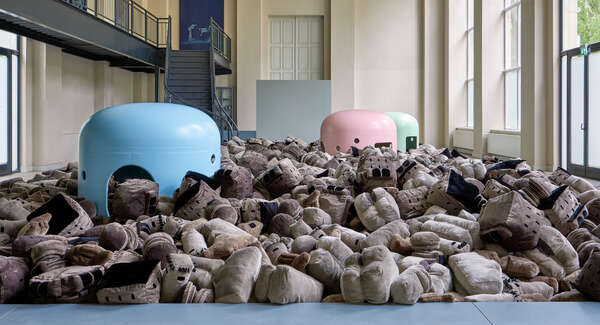 Ansicht der Ausstellung »Andreas Mühe. Bunker – Realer Raum der Geschichte«, Kunsthaus Dahlem 2024. Fotograf: Gunter Lepkowski. © VG Bild-Kunst, Bonn 2024.