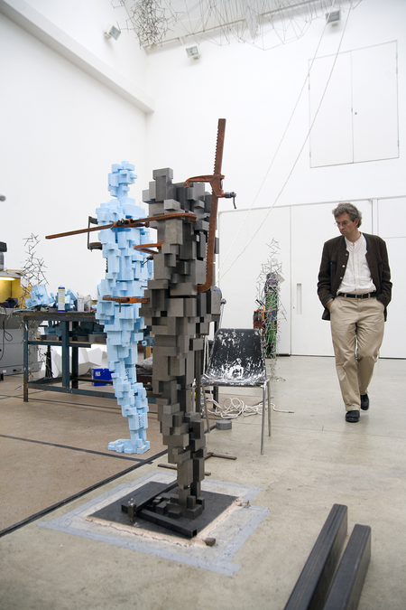 Johannes during Antony Gormley's studio visit in 2007. © Sculpture Network