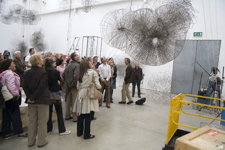 Johannes during Antony Gormley's studio visit in 2007. © Sculpture Network