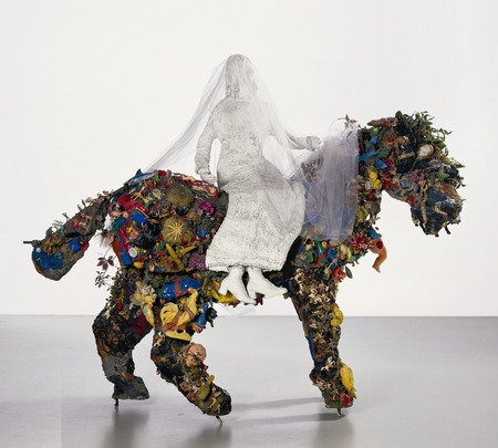 Niki de Saint Phalle, La mariée à cheval, 1963-1997, 235 x 300 x 120 cm, Gips, Farbe, Objekte auf Maschendraht, Sprengel Museum Hannover, Hannover, Schenkung Niki de Saint Phalle (2000); © Niki Charitable Art Foundation, Foto: Herling/Herling/Werner, Sprengel Museum Hannover
