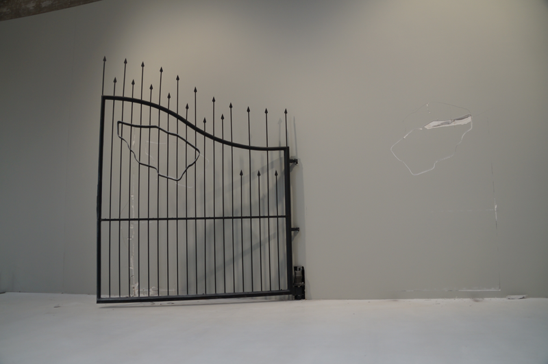 Shilpa Gupta, Untitled (Gate), 2009, photo Gerrit Jan Hoogland