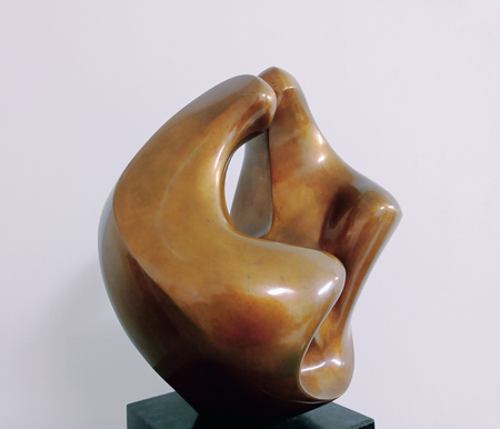 "A-m" aus Zyklus: Paar. Es existieren verschiedene Paare in unterschiedlichen Größen. Besonders nach einem Trauerfall wurden sie gern gekauft statt eines besonderen Grabsteins.