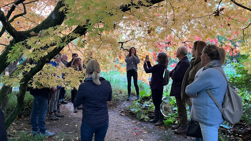 Hannah Peschar Sculpture Garden, Victoria Leedham with the participants of a Dialogue
