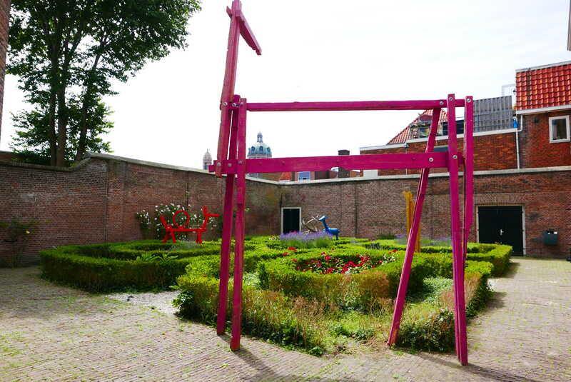 Companion sculptures Hoorn