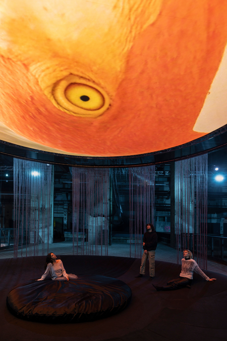 Laure Prouvost, WE FELT A STAR DYING 2025. Installationsansicht im Kraftwerk, Berlin.  In Auftrag gegeben von LAS Art Foundation, gemeinsam mit OGR Torino. © 2025 Laure Prouvost. Foto: Andrea Rossetti © VG Bild-Kunst, Bonn 2025