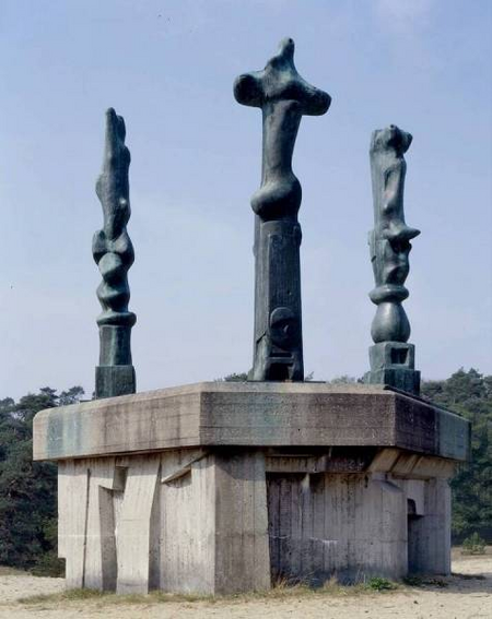 Henry Moore, Three Upright Motives, collection Photo Krôller-Müller Museum