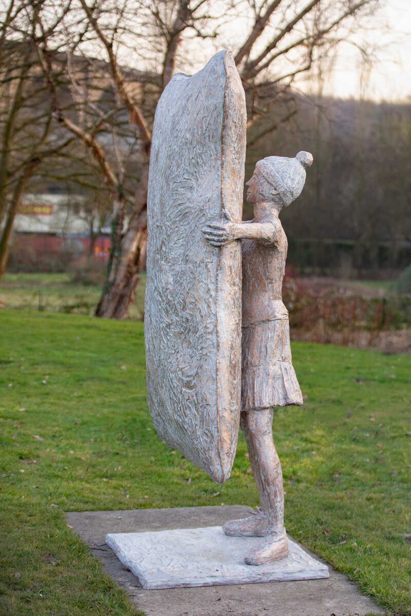 Bronzeskulptur Frau Holle