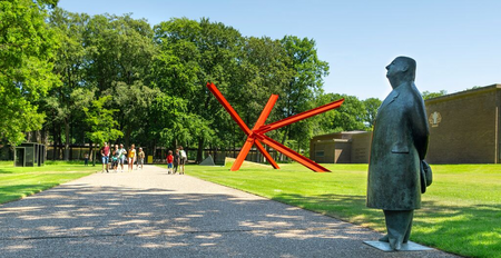 Entree Kröller-Müller Museum, zomer. Photo: Marjon Gemmeke