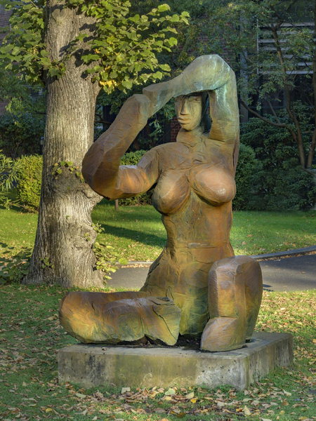 Dietrich Klinge: Polyante | 2000 | Bronze | Höhe 225 cm | Ex. 5/6 Leihgabe der DRK Schwesternschaft Berlin Foto Roman März