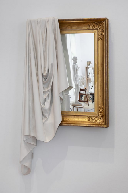 Ryan Gander, I bee (Ixxx), 2024. Ausstellungssansicht Tea and Dry Biscuits. Eine Jubiläumsausstellung. Georg Kolbe Museum, 2025, Foto: Enric Duch